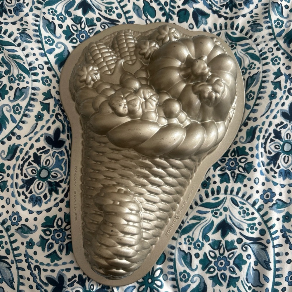 NordicWare Silver Cornucopia Bundt Cake Pan
